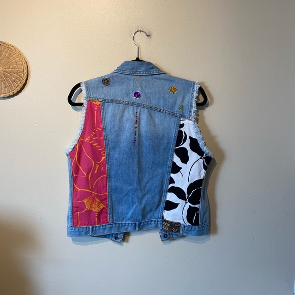 Volcom size medium denim patchwork  vest. - Picture 7 of 8